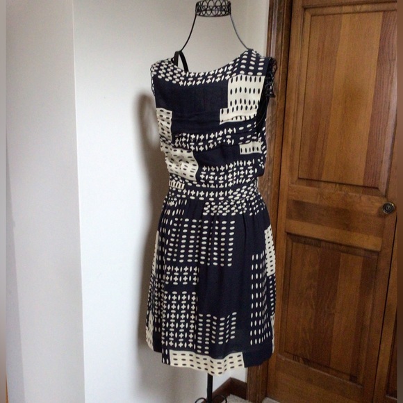 Beautiful Leifsdottir silk dress- size 4, worn once- bought at Anthropologie - Picture 4 of 9